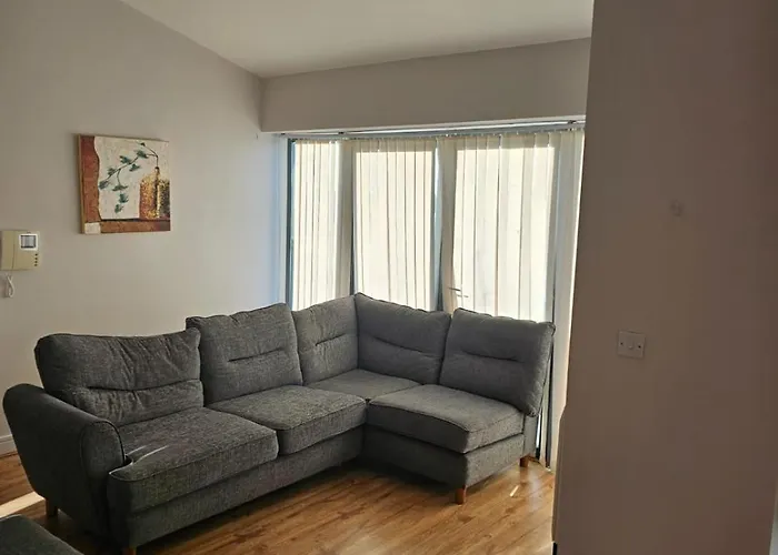 Cozy 2 Bedroom Apartment
